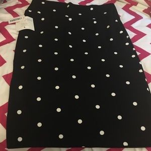 {LuLaRoe} NWT black & white polka dot Cassie